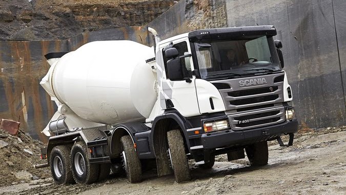 Caminhão BAZAMIX em obra